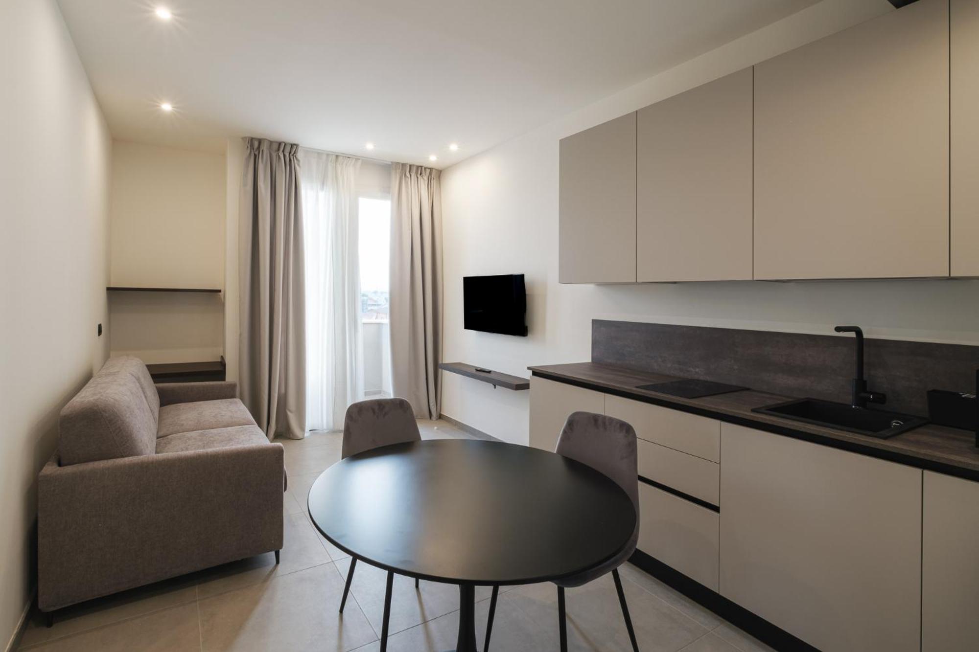 Residence Goldoni6 Suite Apartment Римини Экстерьер фото