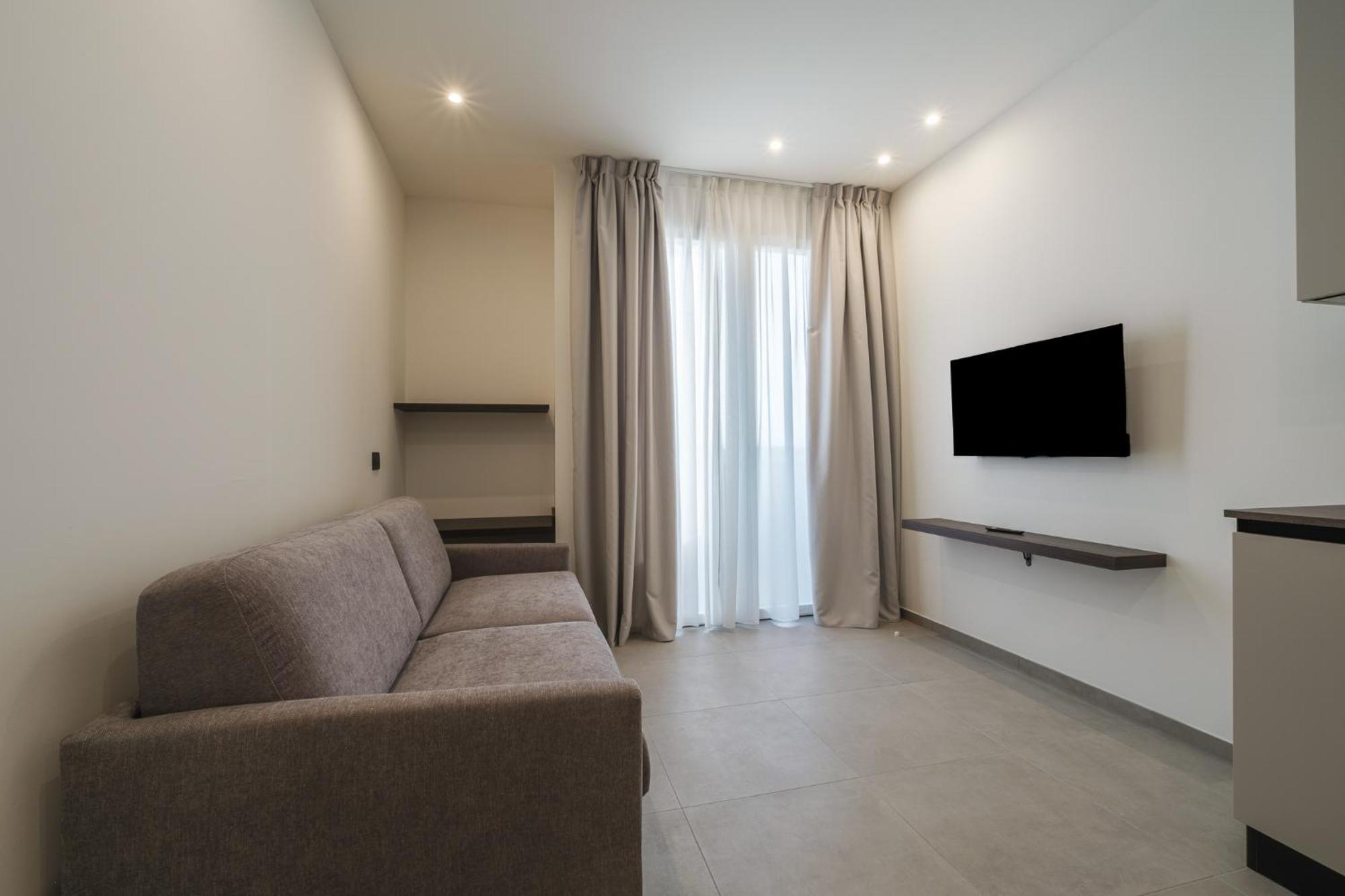 Residence Goldoni6 Suite Apartment Римини Экстерьер фото